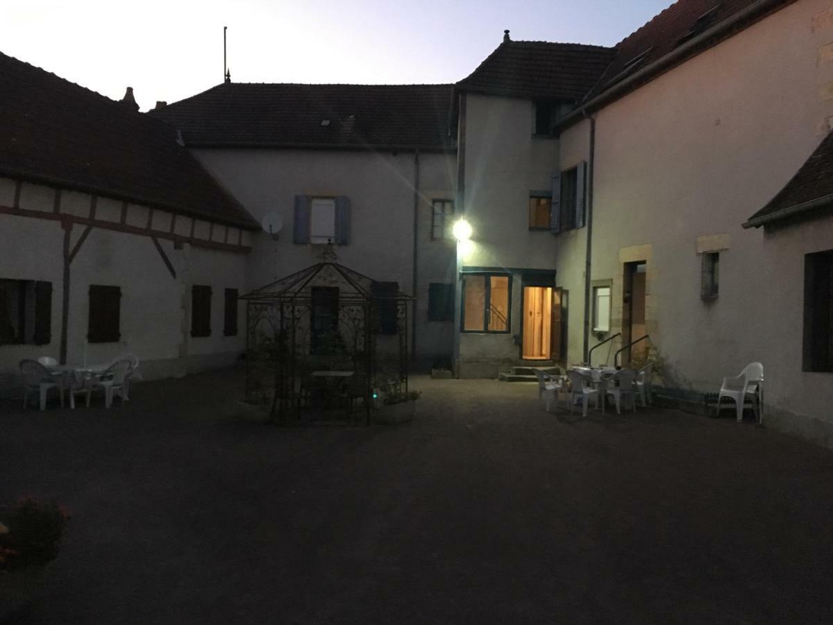Charmant T2 Rdc Dans Residence Avec Parc Arbore Saint-Pierre-le-Moutier Bagian luar foto